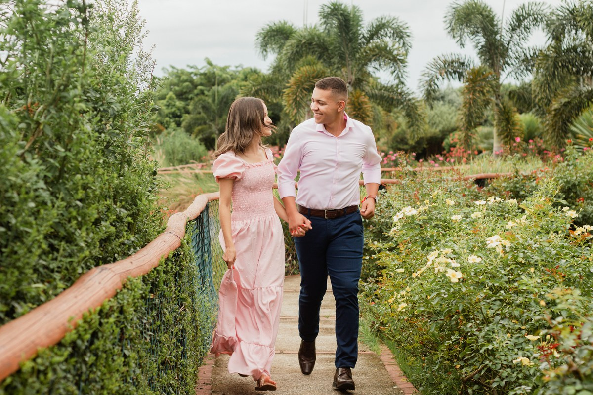 Ensaio Romântico de Casal em Holambra no Bloemen Park | Joyce Maria Fotografia. Joyce Maria Fotografia | Fotógrafa em Holambra