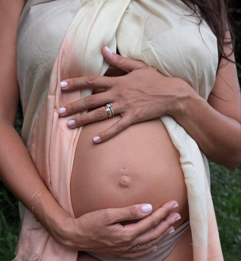 Maternity. Olis.Visual Photographer in Milan | Vacation Photo Walks Personal Portraits Brand Content