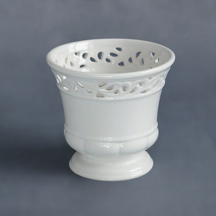 Keramiska vāze pienbalta ar mežģini  klasika