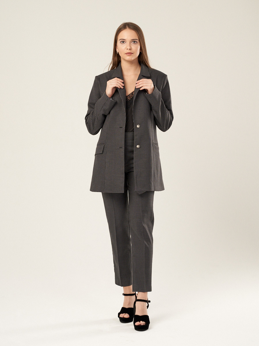 На однотонном фоне. Photographer and videographer in Dubai Tim Konev