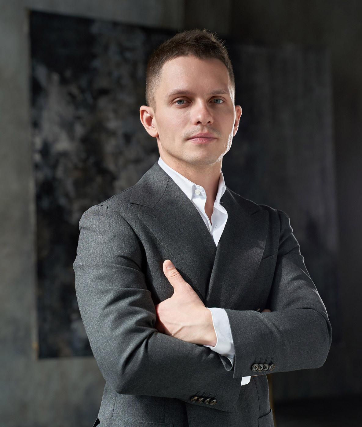 Plain background / Resume. Photographer and videographer in Dubai Tim Konev