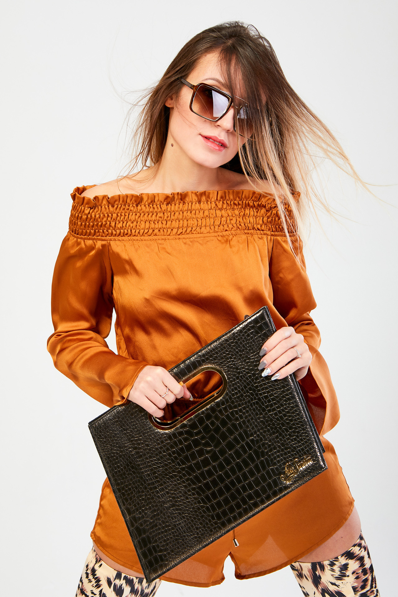 На однотонном фоне. Photographer and videographer in Dubai Tim Konev