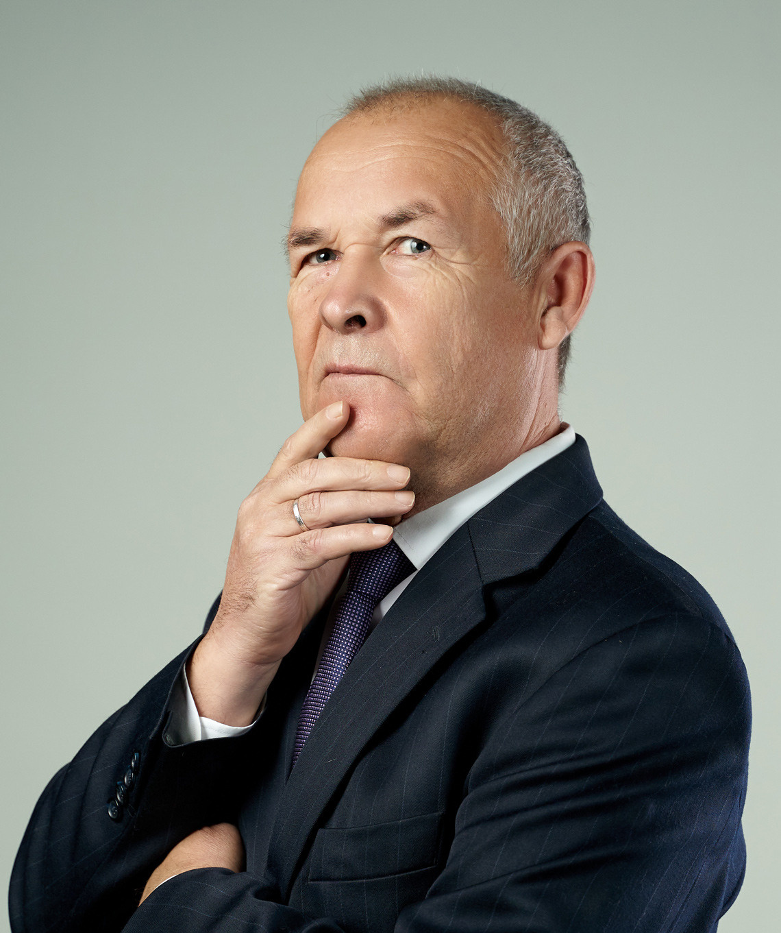 Plain background / Resume. Photographer and videographer in Dubai Tim Konev