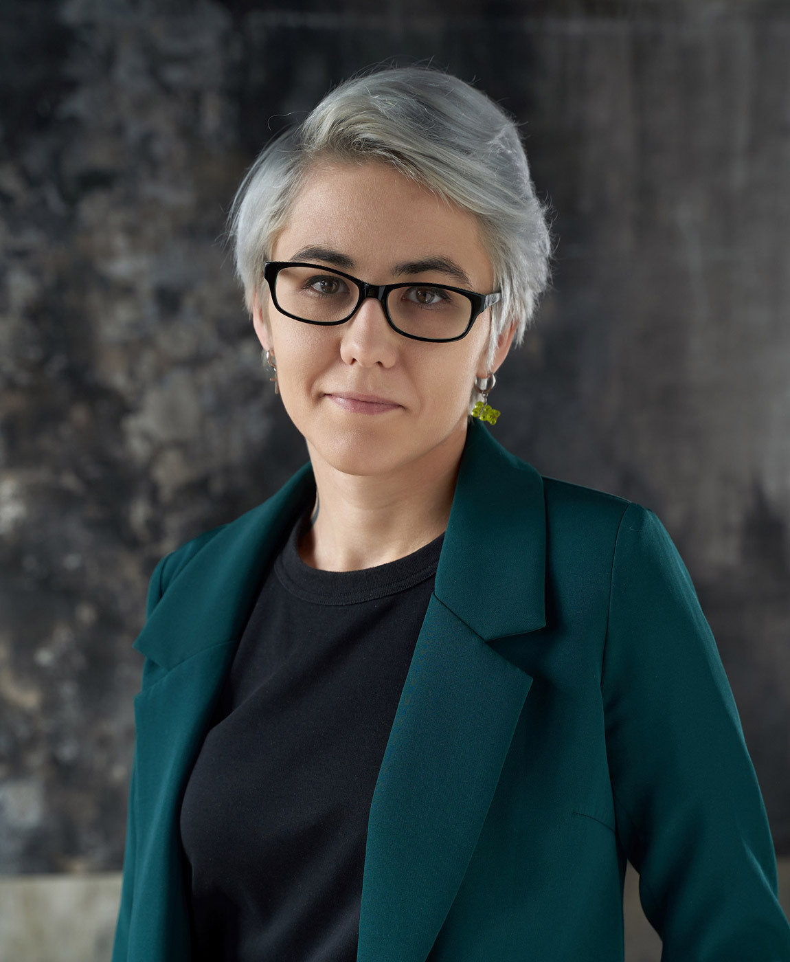 Plain background / Resume. Photographer and videographer in Dubai Tim Konev