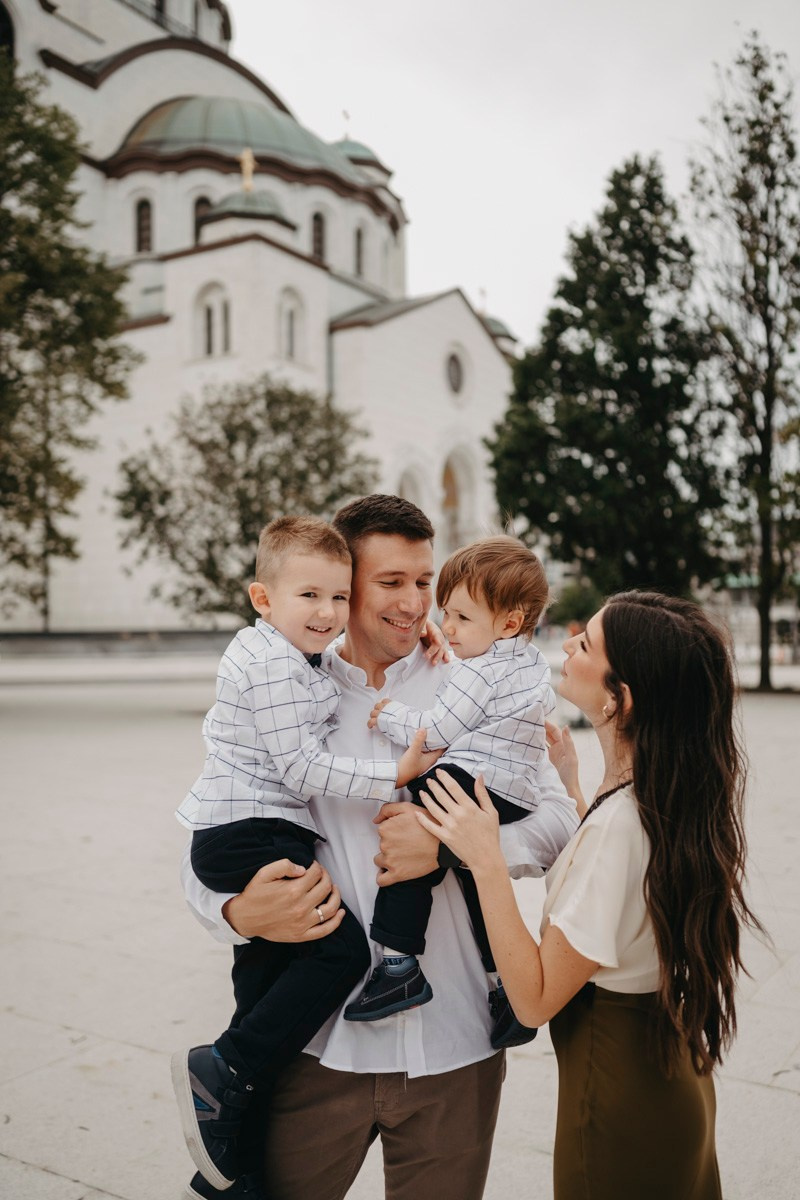Filipovo krstenje / Hram svetog Save. Deciji i porodicni fotograf u Beogradu Oksana Skendzic