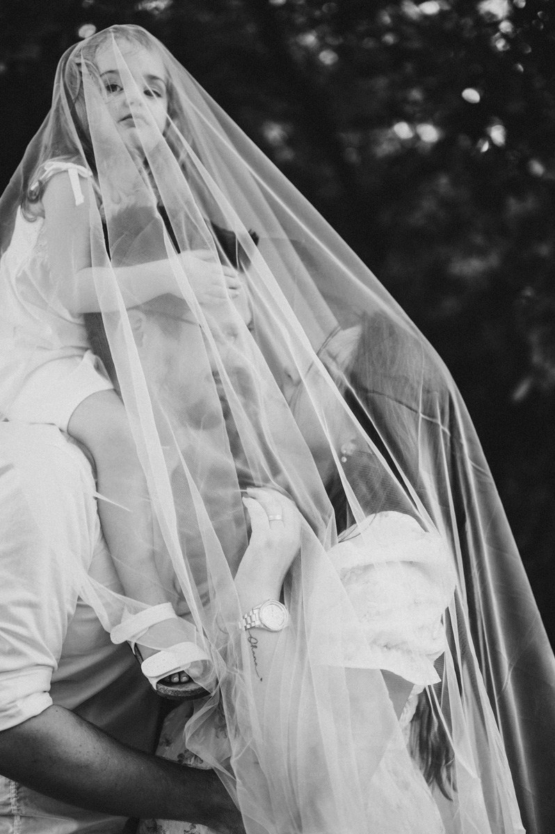 Kristina, Milos i Kalina / porodicno fotografisanje u prirodi. Deciji i porodicni fotograf u Beogradu Oksana Skendzic