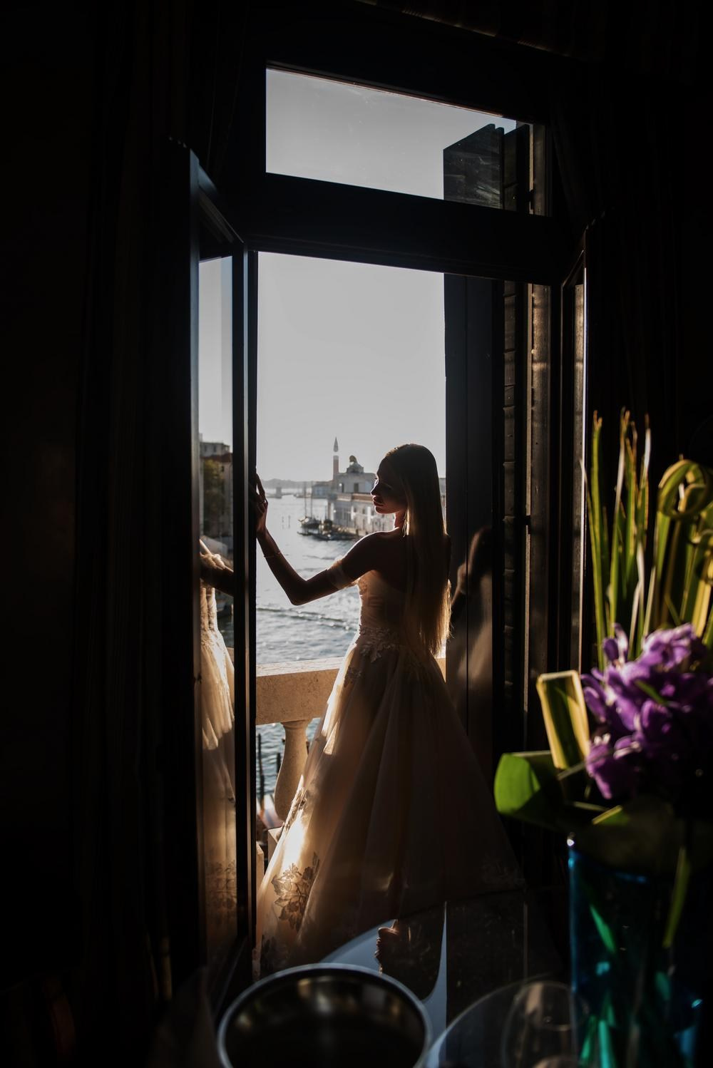 Wedding Photoshoot in Venice'sept 23. Lake Como Wedding Photographer | Elegant & Timeless Photography in Italy