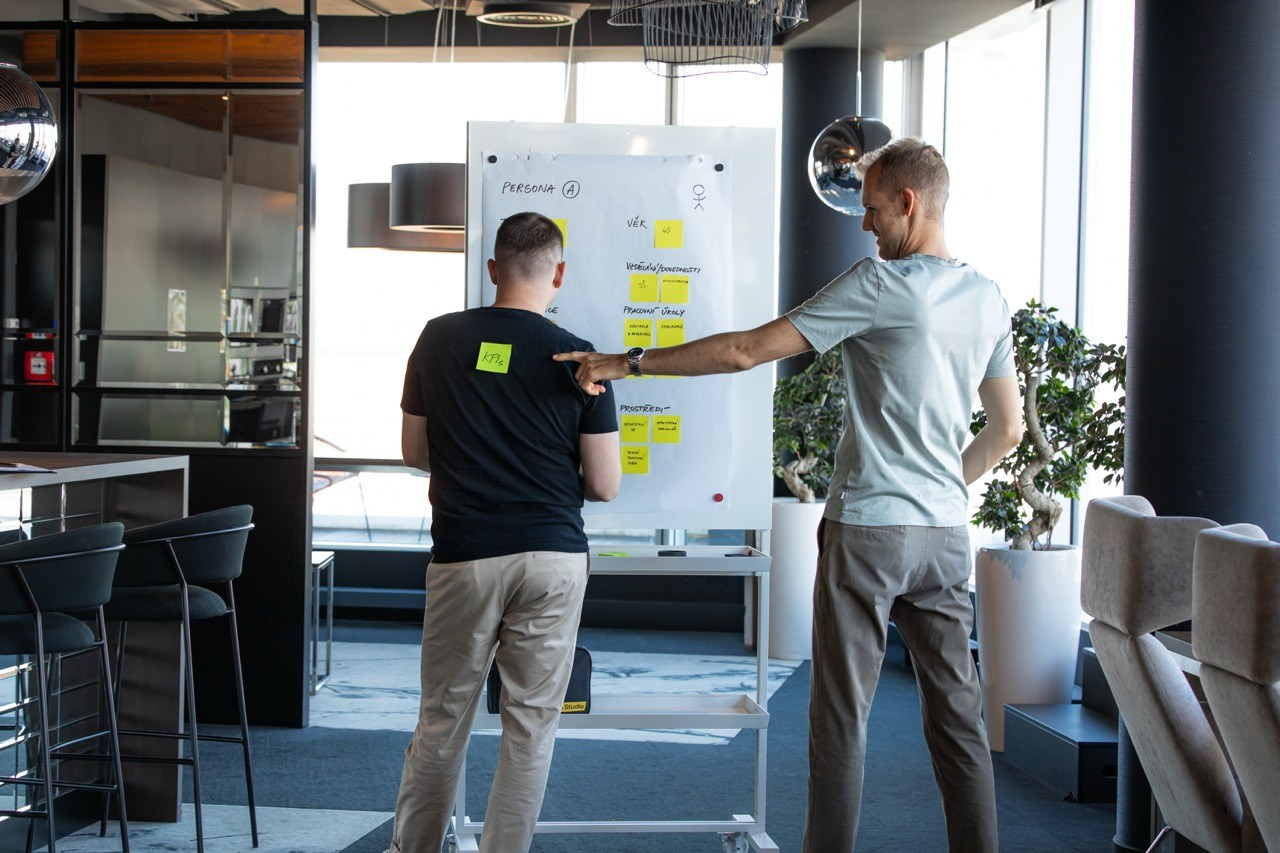 Korporátní a firemní fotografie. Dana Lišková — Empatická fotografka | Introspektivní umělkyně | Neurodivergentní koučka| Zakladatelka Artepy.cz