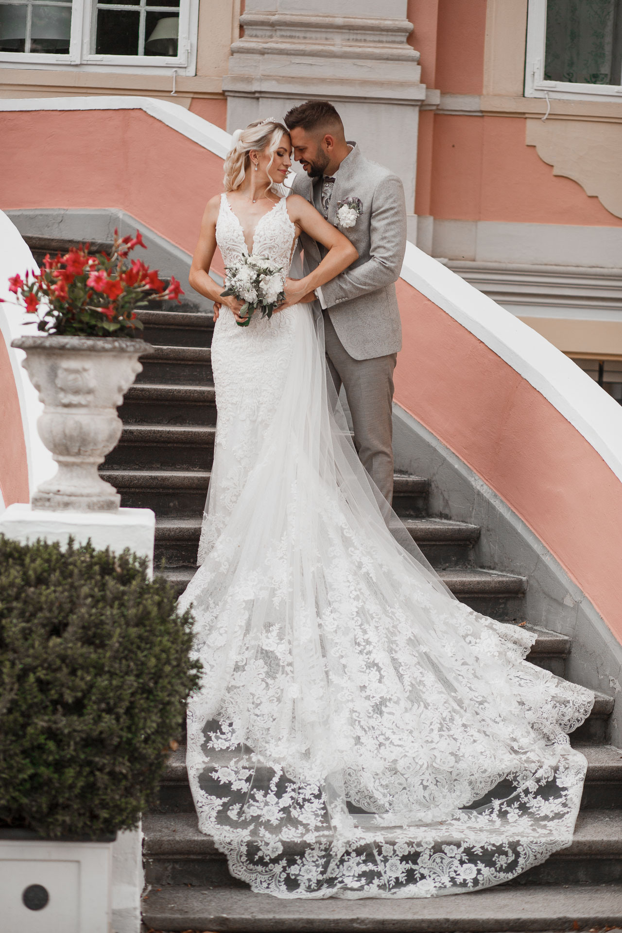 Freie Trauung Schloss Assumstadt – Laura & Robert | Hochzeitsfotos & Videos