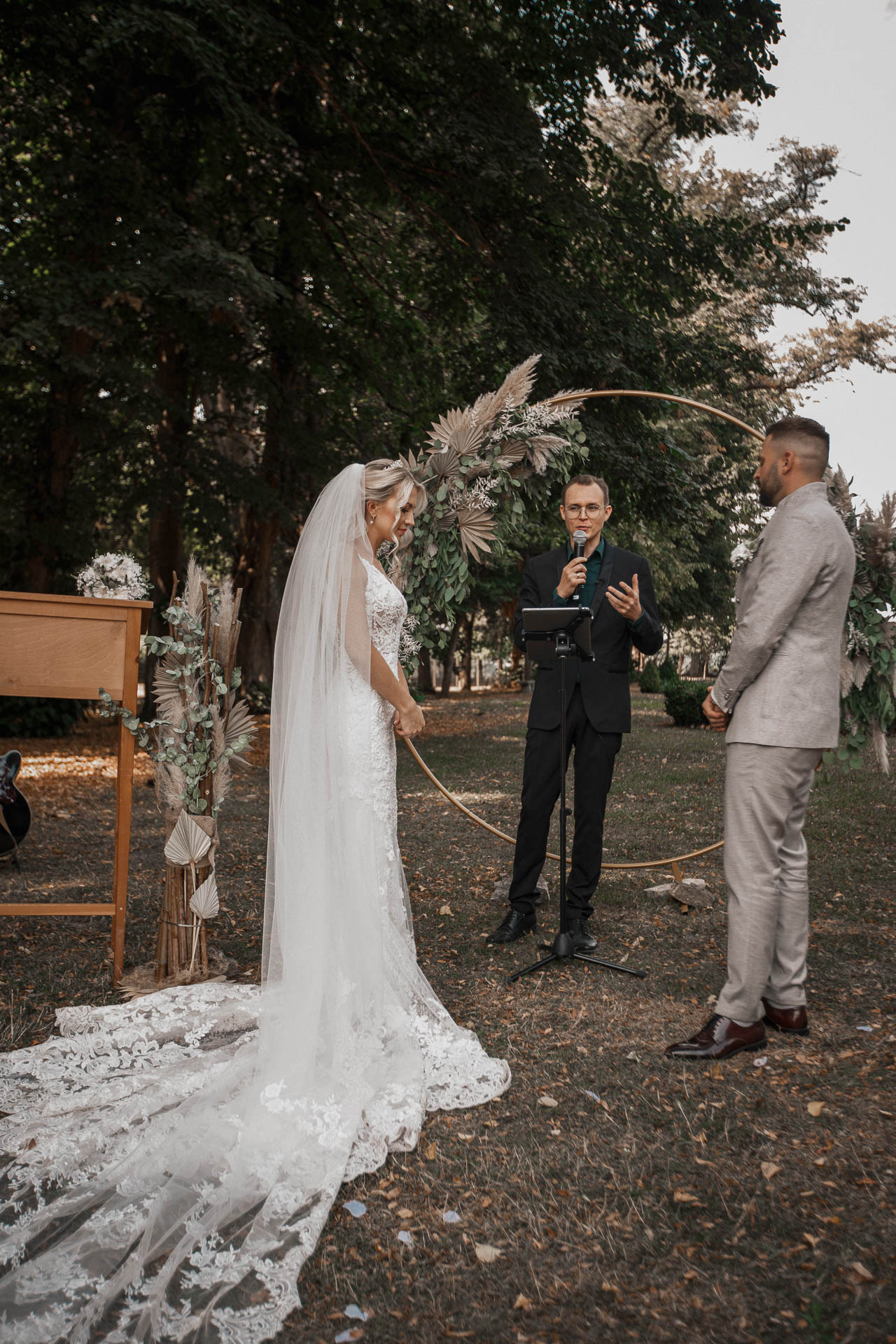 Freie Trauung Schloss Assumstadt – Laura & Robert | Hochzeitsfotos & Videos