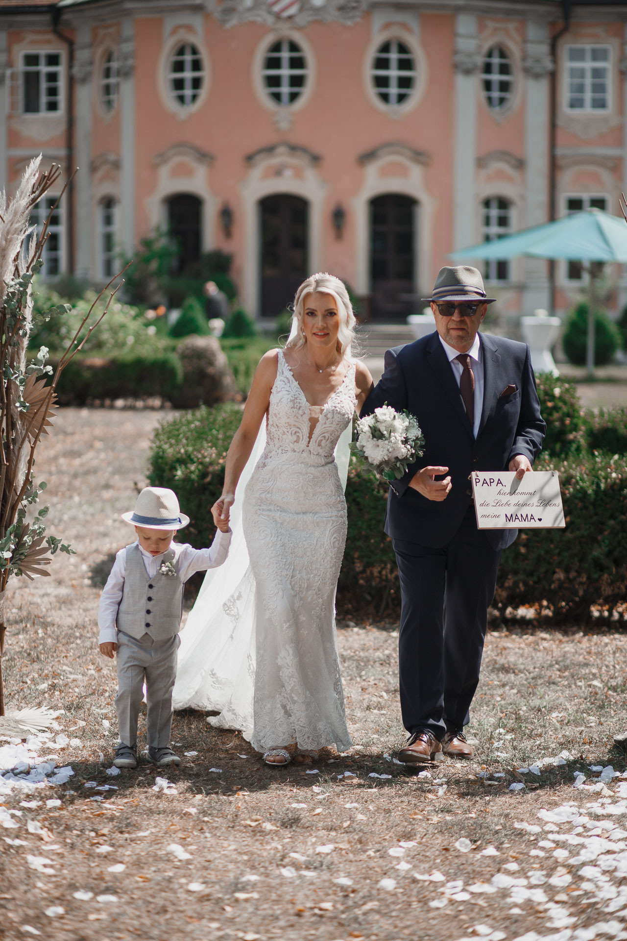 Freie Trauung Schloss Assumstadt – Laura & Robert | Hochzeitsfotos & Videos