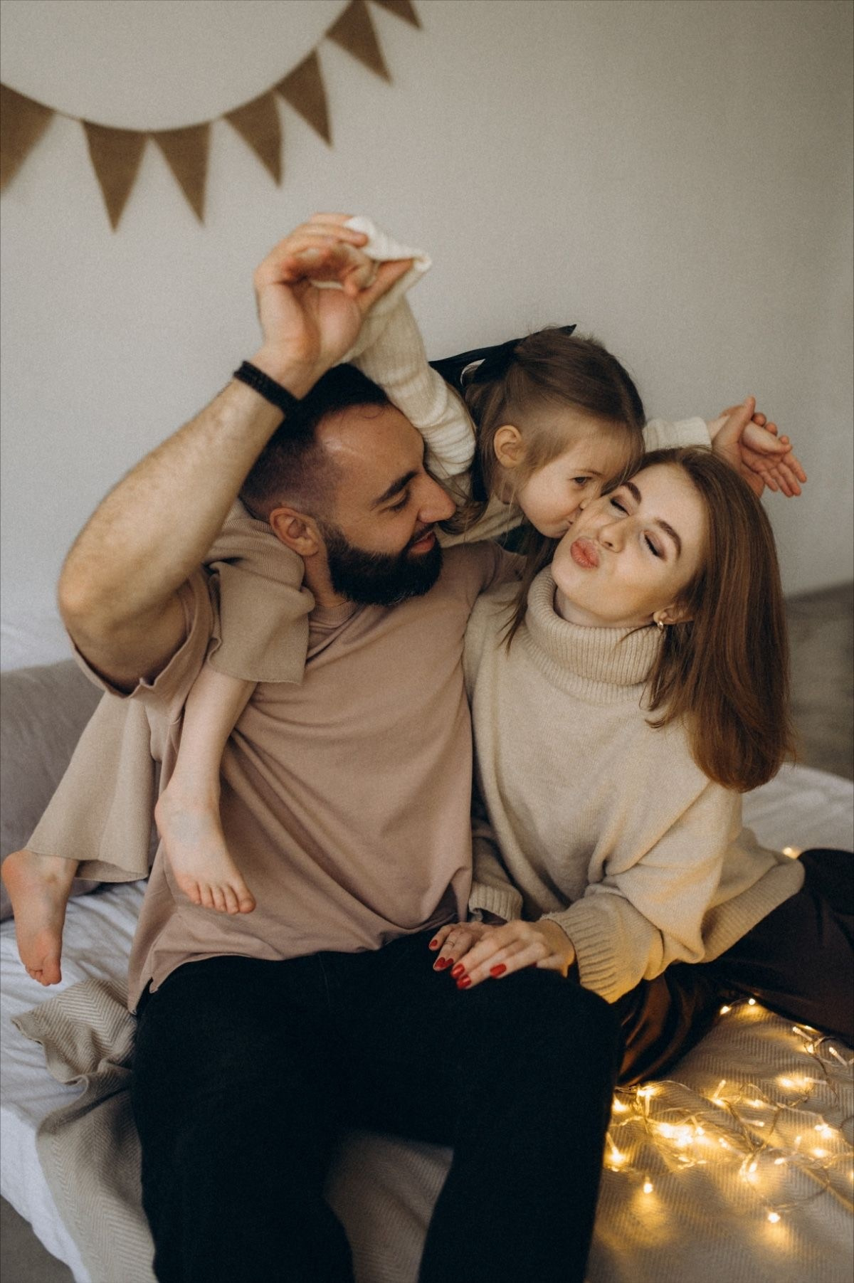 IDEEN FÜR KLEIDUNG FÜR EIN WEIHNACHTSFOTOSHOOTING. Фотограф Лейпциг