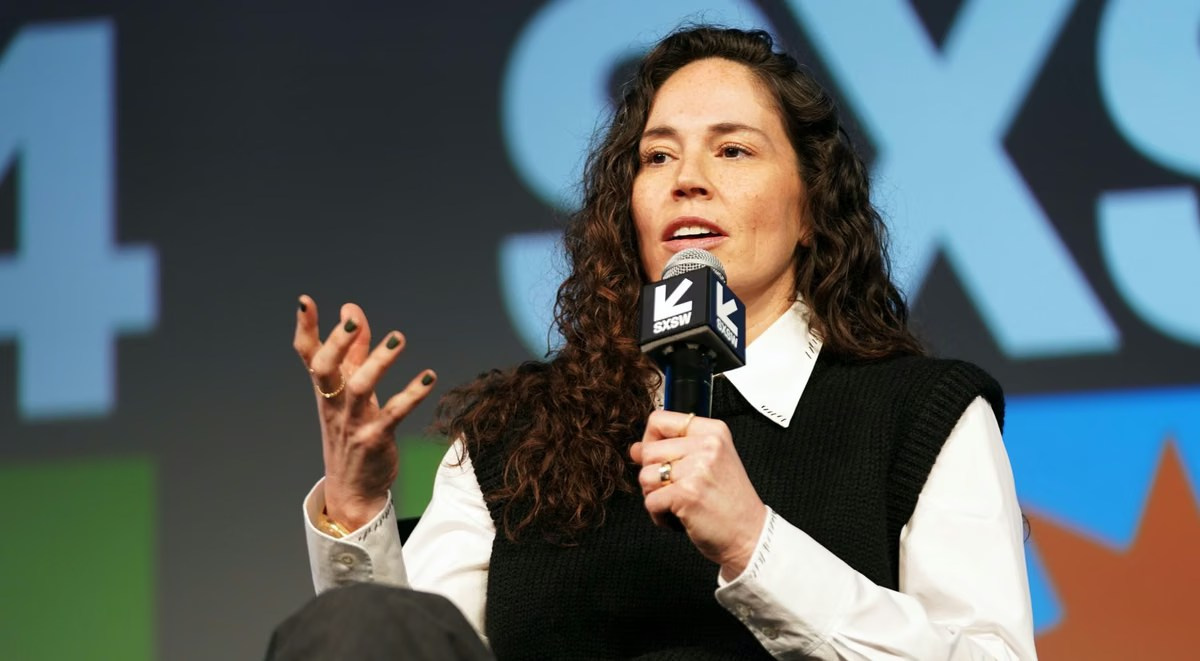Female keynote speaker addressing an audience at a business conference