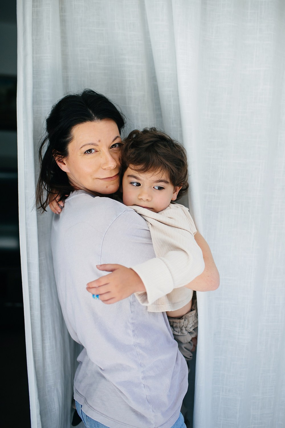 Mom&daughter at home. Family photographer in Israel