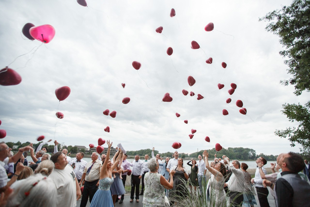 Kirchliche Hochzeit Rheinterrassen Karlsruhe – Noelia & Timo | Hochzeitsfotograf & Videograf
