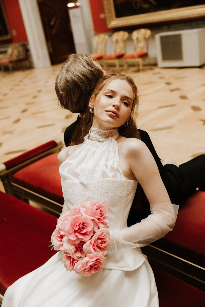 Anna & David (Hochzeitsfotoshooting im Museum). Familien & Hochzeitfotografin Nadja Holzmann