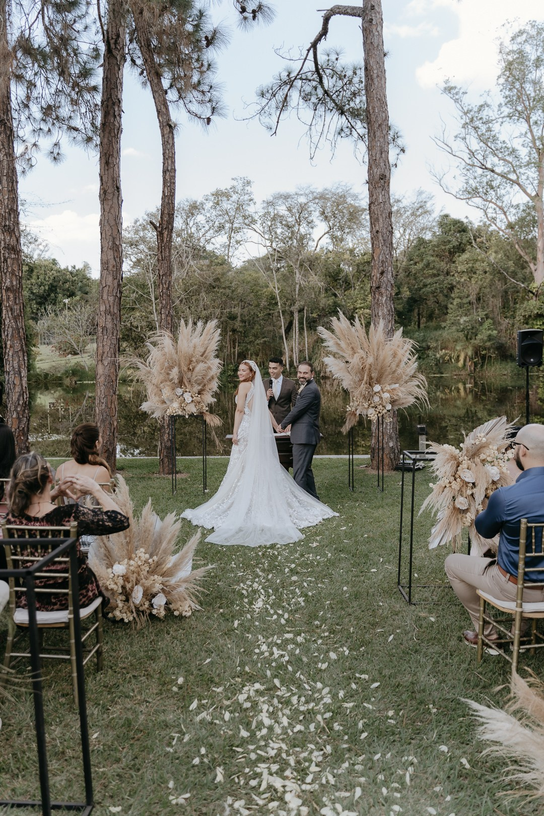 Vivian e Paulo. Edu e Josi Fotografia de Casamento em Belo Horizonte | Fotos Naturais