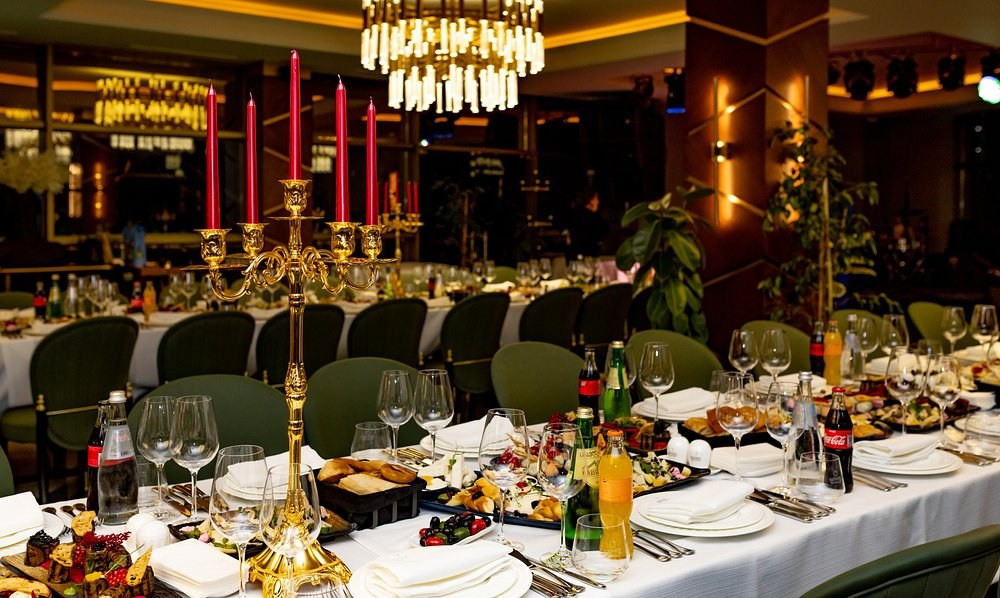 Senate Restaurant & Lounge. Главная