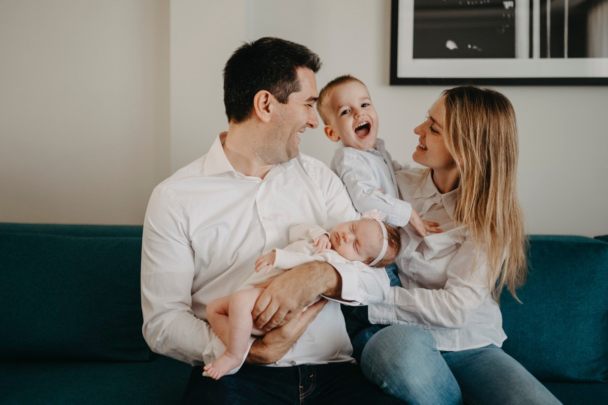 Fotografisanje bebe kod kuce — Milana, Milos, Marko i Mila. Deciji i porodicni fotograf u Beogradu Oksana Skendzic