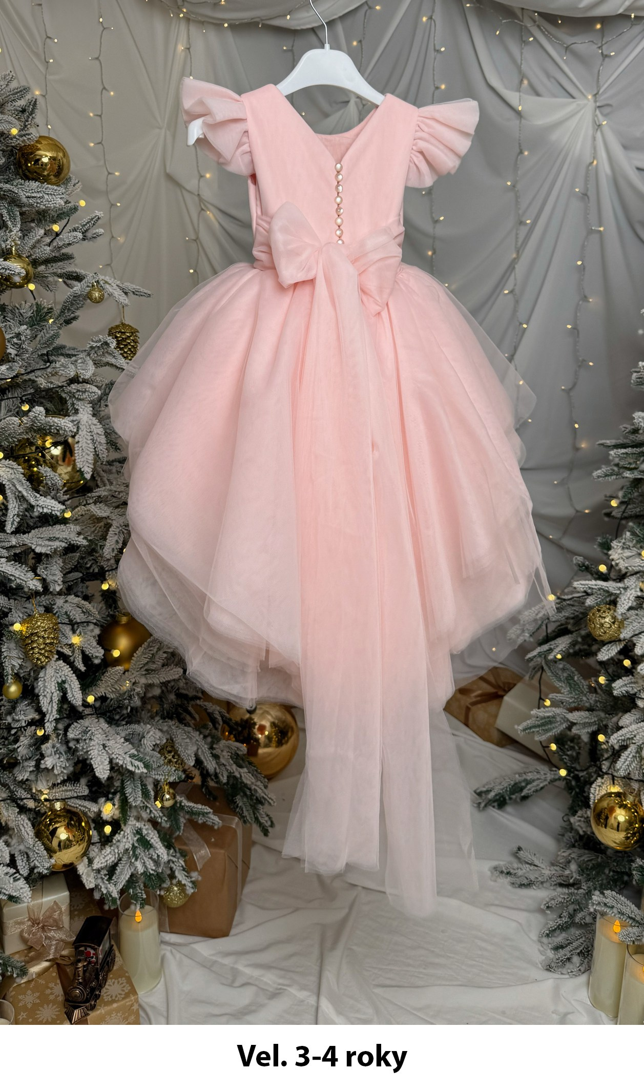 Girl's dresses for photoshoots in Prague and Czech Republic. Professional photographer in Prague Anastasia Haritonova