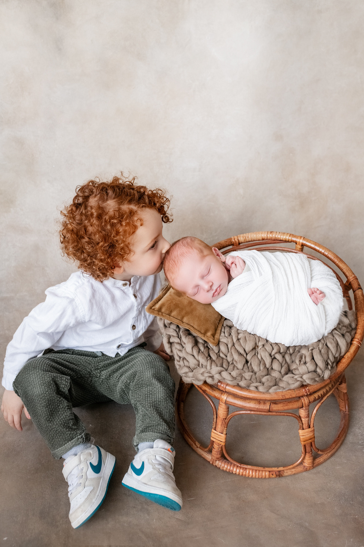 ניו בורן. צילומי הריון, ניו בורן, גיל שנה בראשון לציון -Jenya Rosso Photography