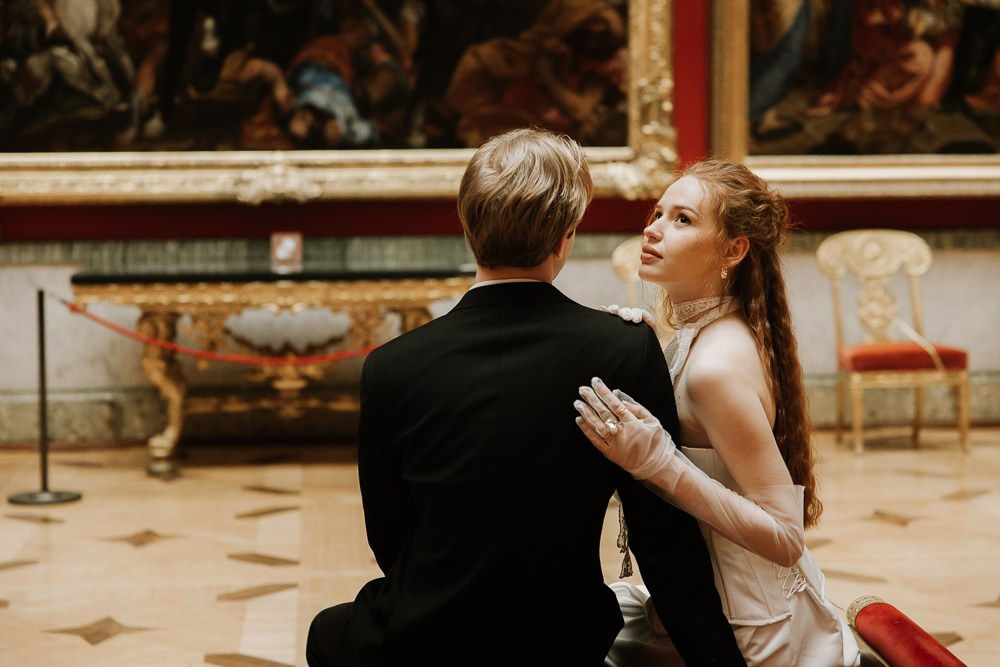 Anna & David (Hochzeitsfotoshooting im Museum). Familien & Hochzeitfotografin Nadja Holzmann