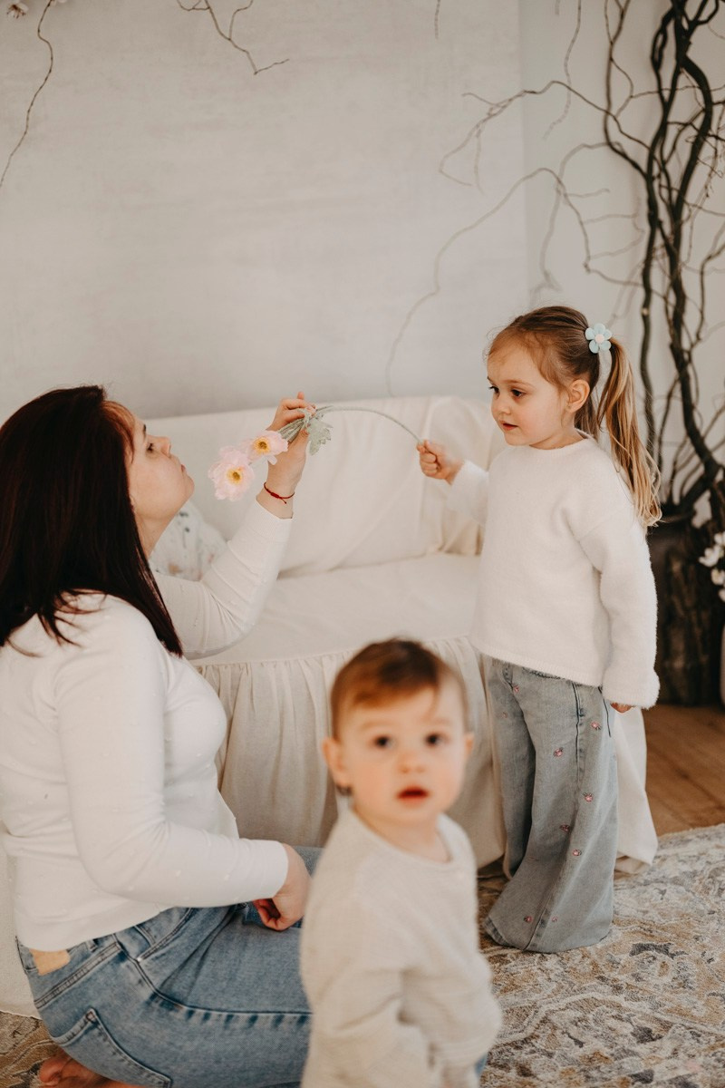 Miljana, Danka i Ilija — fotografisanje MAMINO. Deciji i porodicni fotograf u Beogradu Oksana Skendzic