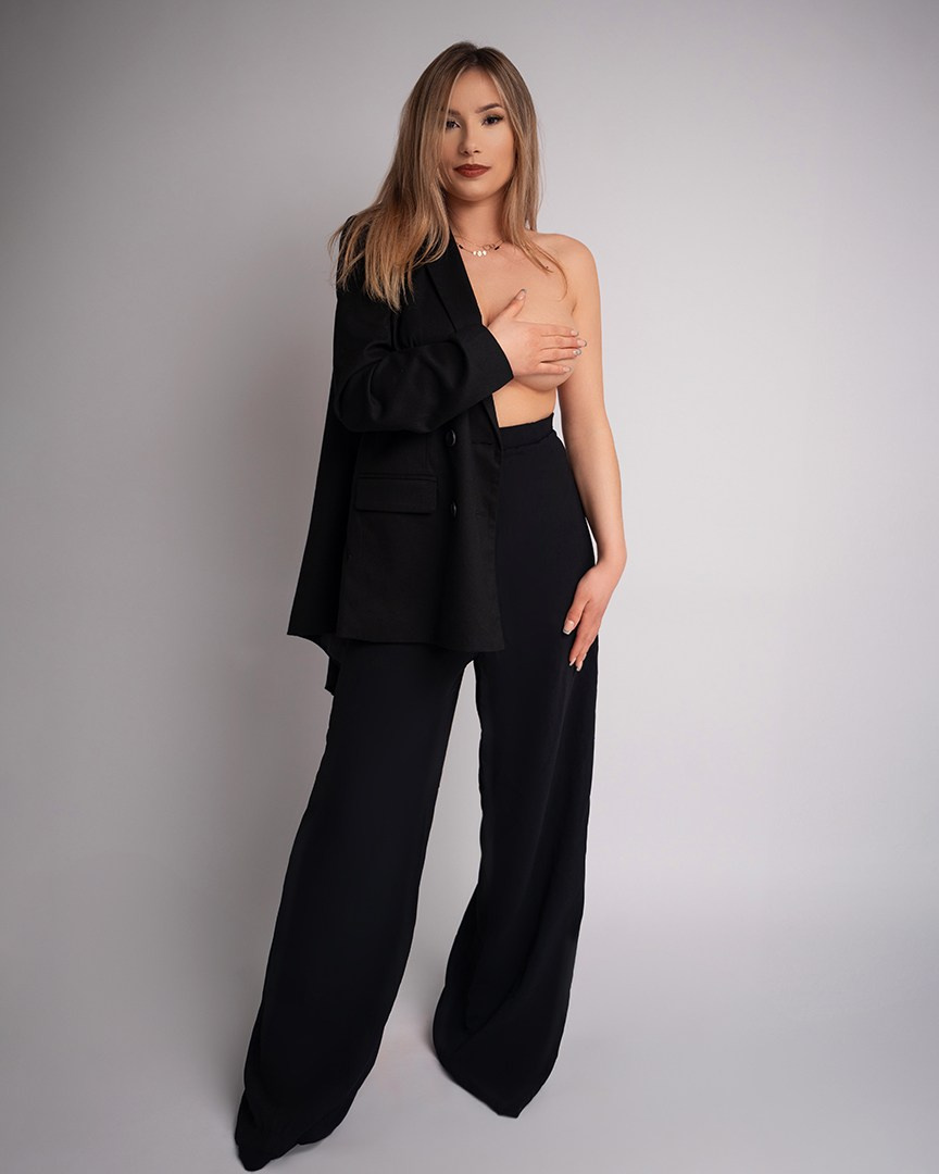 Women Portraits. Home