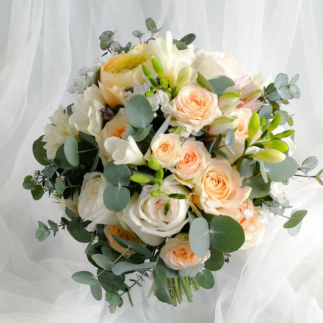 Līgavas pušķi pudera, persiku toņos. Event design, decoration, floristry, gift, Irina Novika, Riga, Latvia