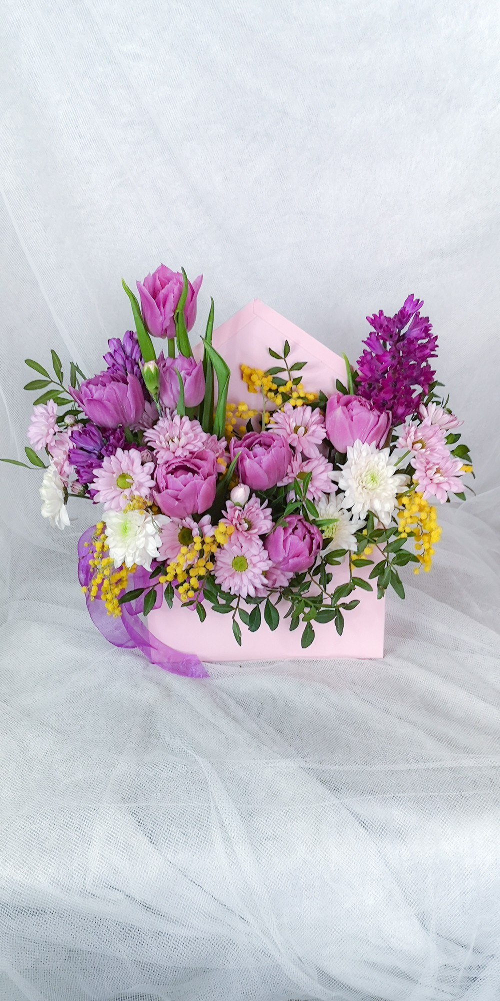 Ziedu pušķi kastē. Event design, decoration, floristry, gift, Irina Novika, Riga, Latvia