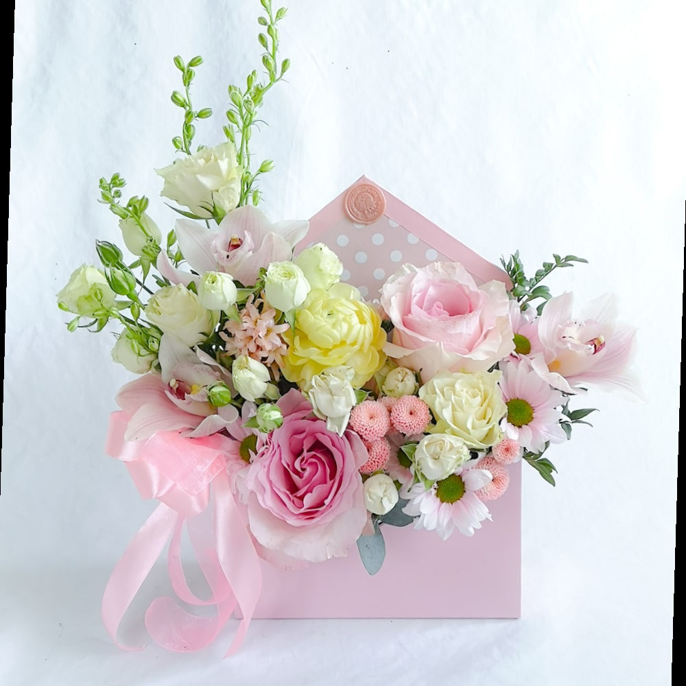 Ziedu pušķi kastē. Event design, decoration, floristry, gift, Irina Novika, Riga, Latvia