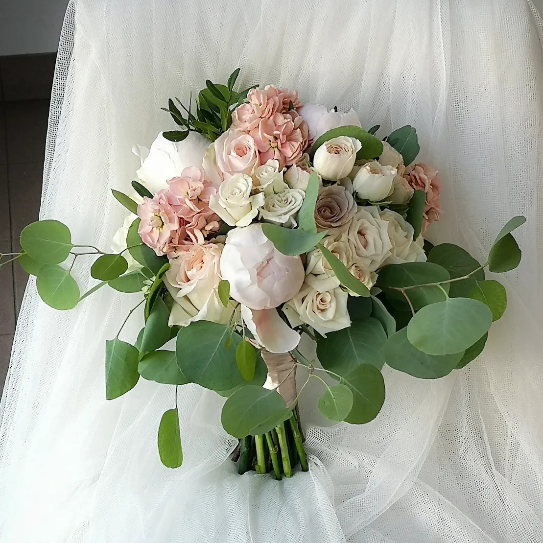 Līgavas pušķis bežā, šokolādes toņos. Event design, decoration, floristry, gift, Irina Novika, Riga, Latvia