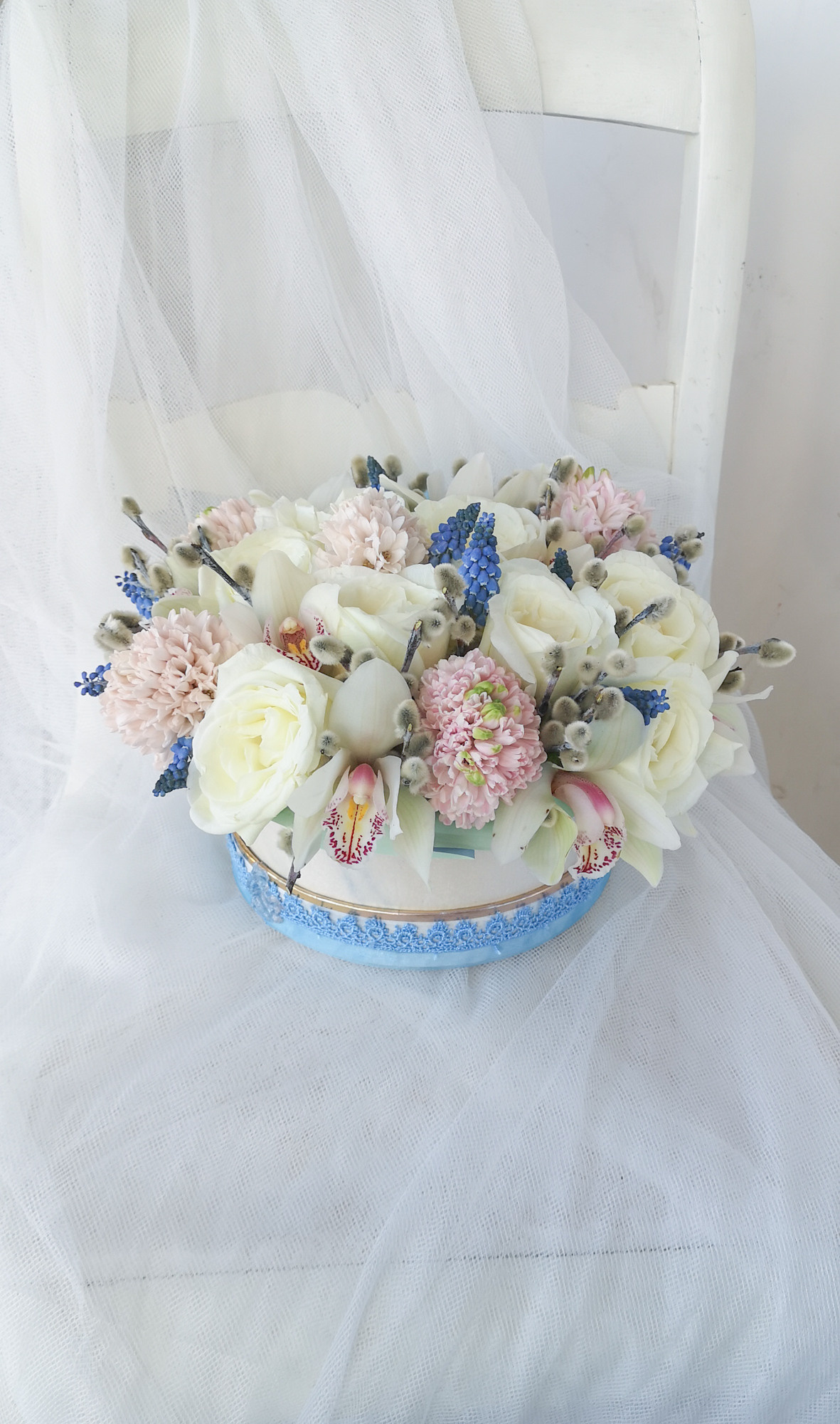 Ziedu pušķi kastē. Event design, decoration, floristry, gift, Irina Novika, Riga, Latvia