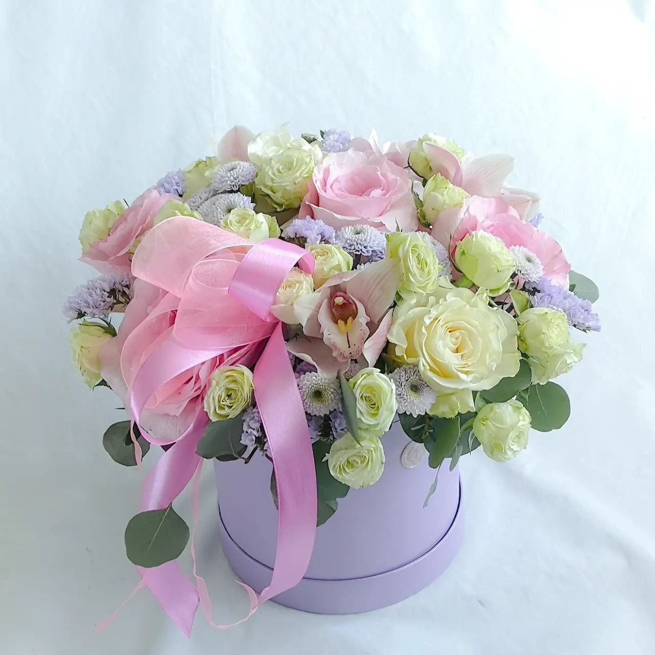 Ziedu pušķi kastē. Event design, decoration, floristry, gift, Irina Novika, Riga, Latvia