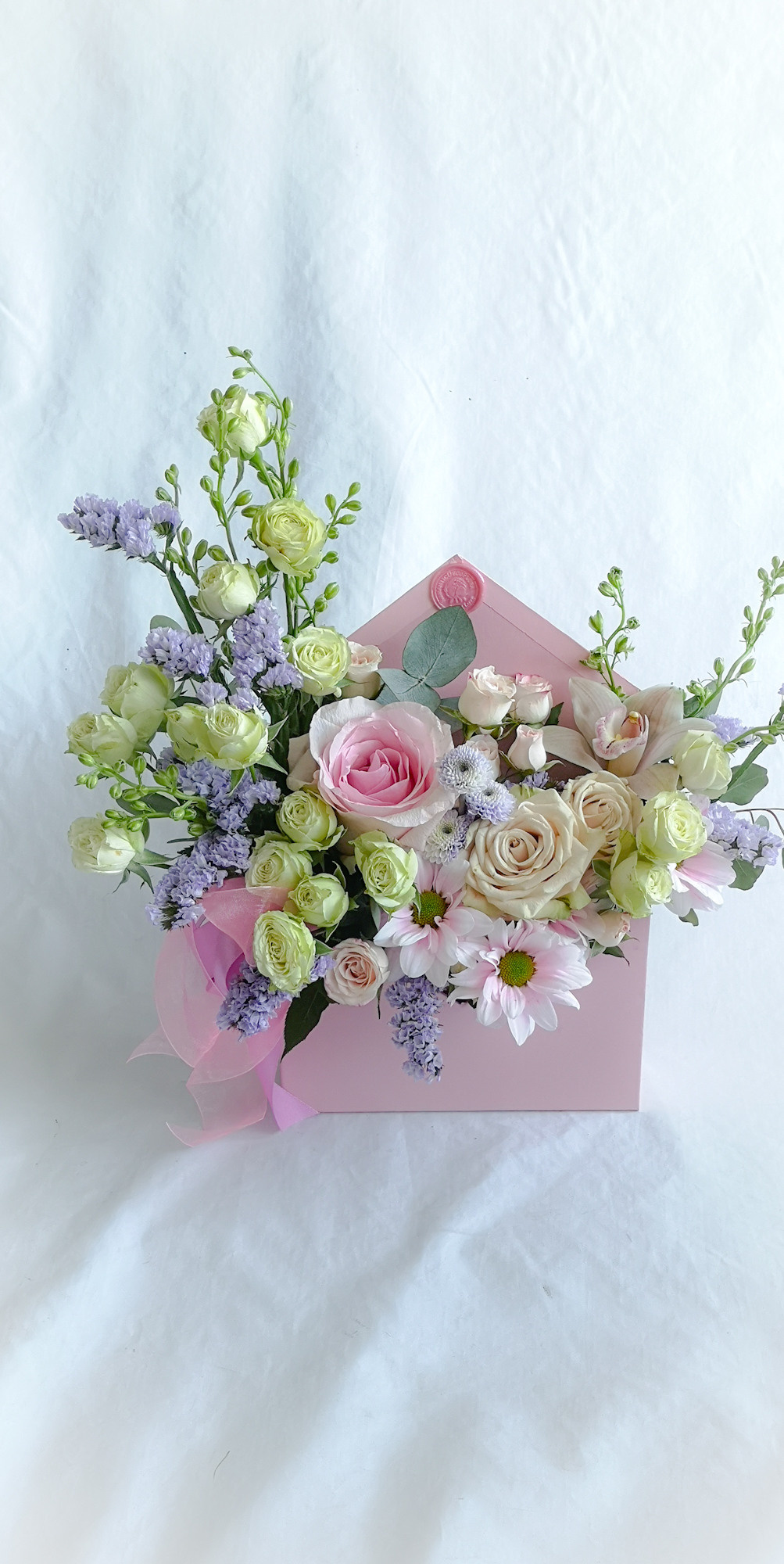 Ziedu pušķi kastē. Event design, decoration, floristry, gift, Irina Novika, Riga, Latvia