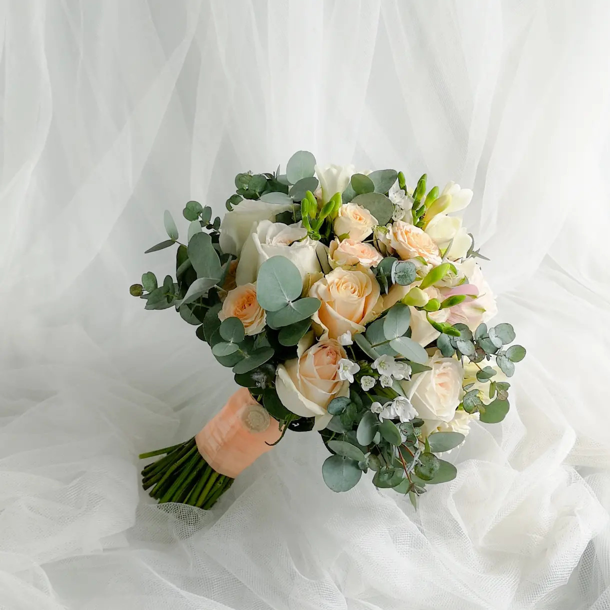 Līgavas pušķi pudera, persiku toņos. Event design, decoration, floristry, gift, Irina Novika, Riga, Latvia