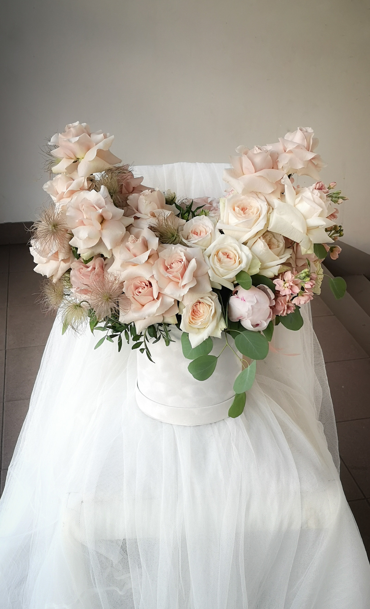 Ziedu pušķi kastē. Event design, decoration, floristry, gift, Irina Novika, Riga, Latvia