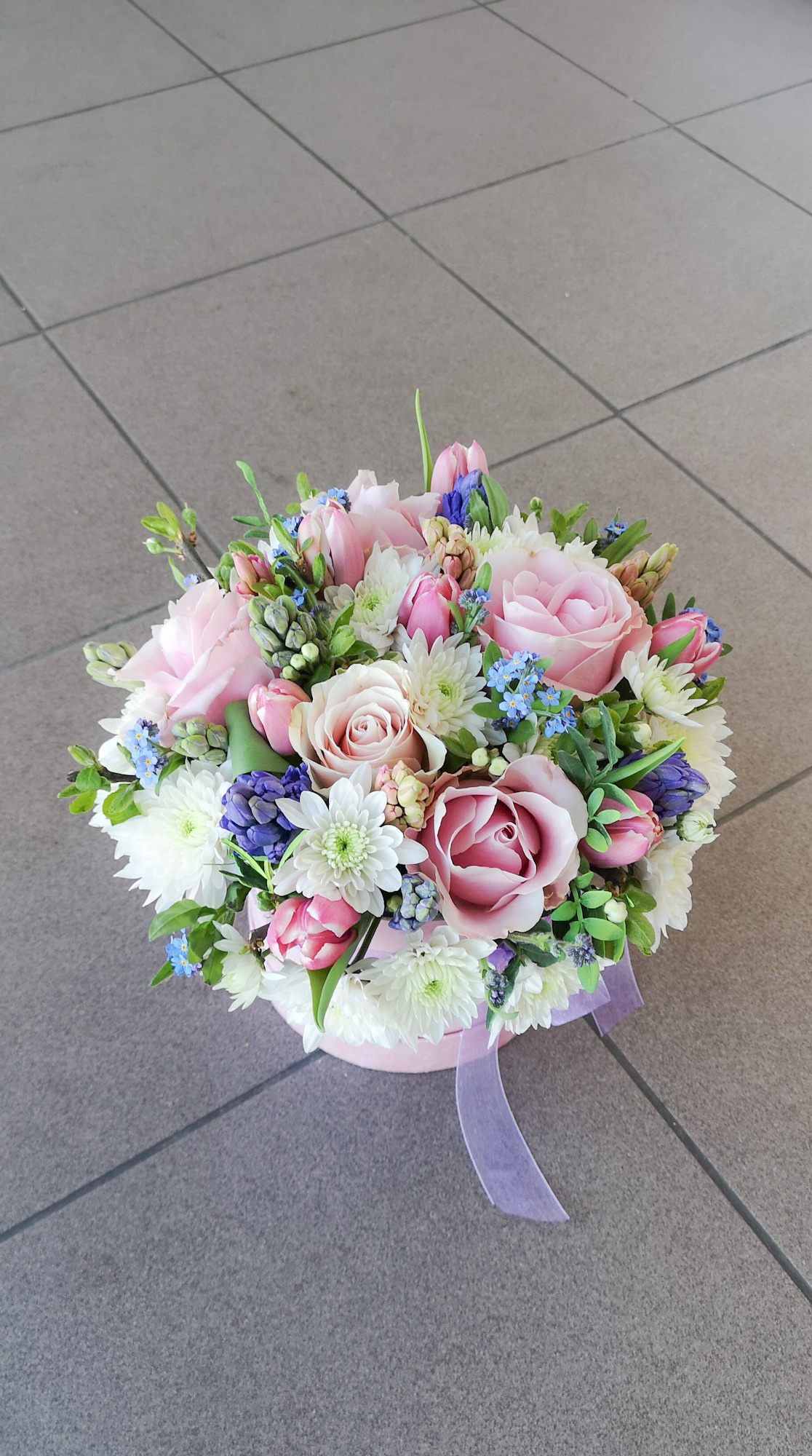 Ziedu pušķi kastē. Event design, decoration, floristry, gift, Irina Novika, Riga, Latvia