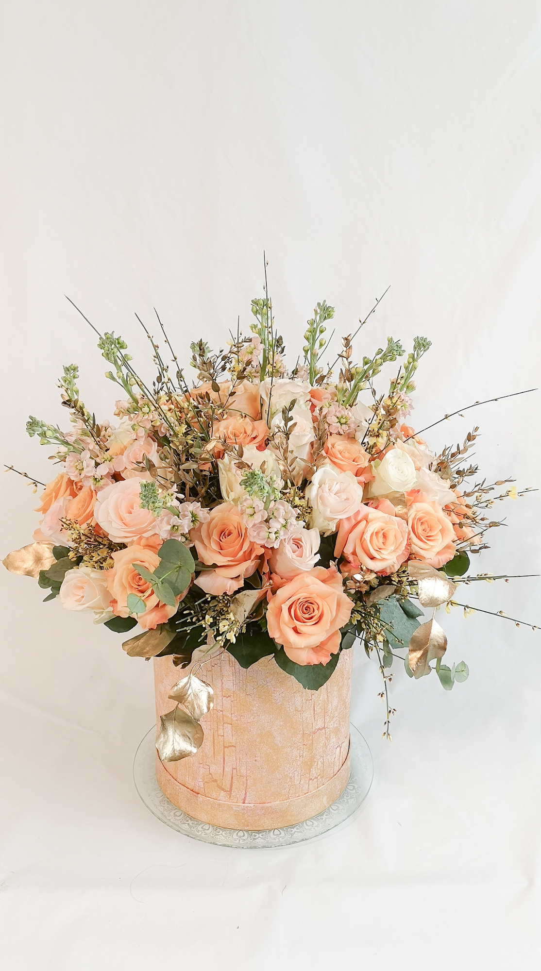 Ziedu pušķi kastē. Event design, decoration, floristry, gift, Irina Novika, Riga, Latvia