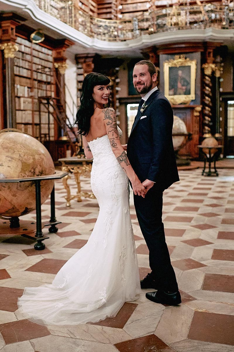 Dark Elegance: Gothic Wedding Prague Klementinum