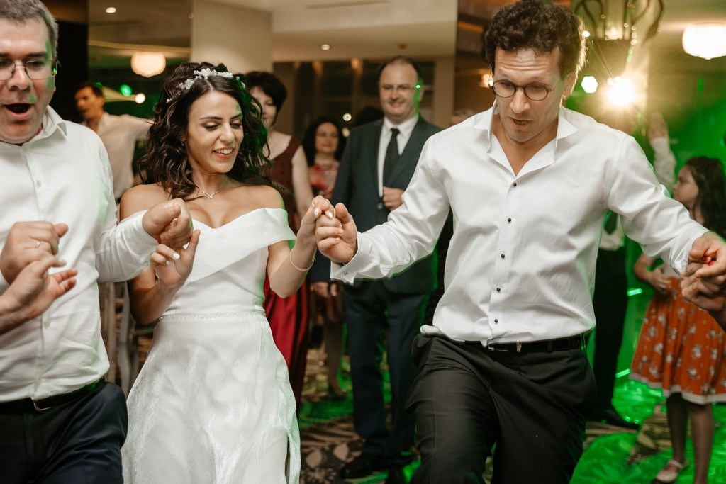 Isil si Radu by Fotograf nunta Iasi — Eduard Schiopu