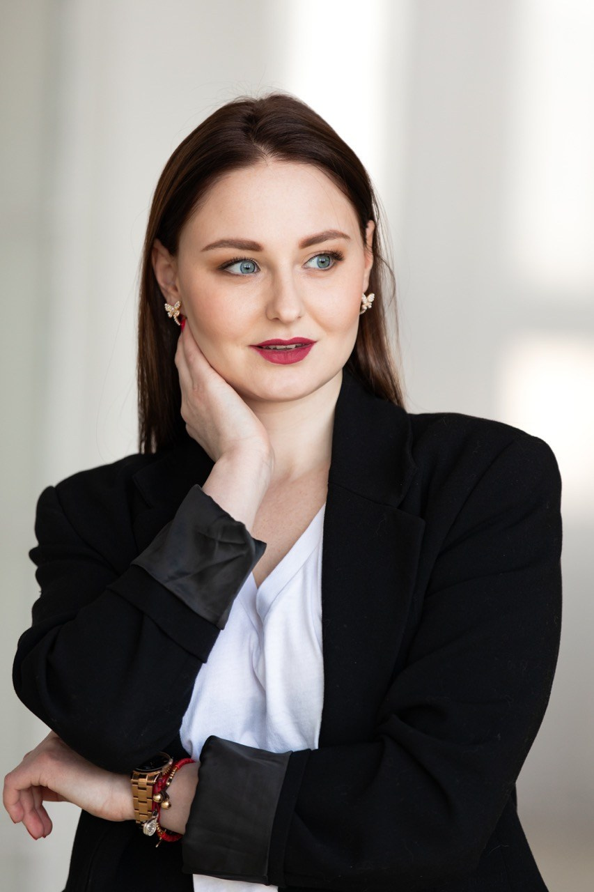 Dana Lišková - Business and Portrait photographer Prague - Brand Photographer Prague - Corporate portraits 