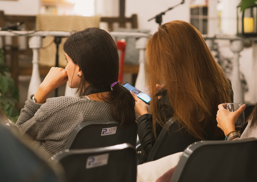 РЕПОРТАЖ. Фотограф в Ереване Карина Тоноян