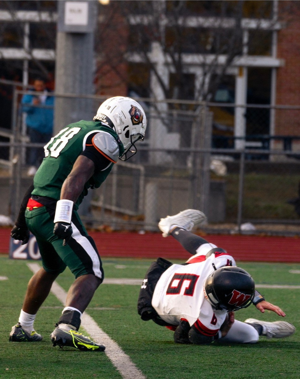 Football Photography | High School Games. Sports Photographer in Norwalk CT | Justin Martinez