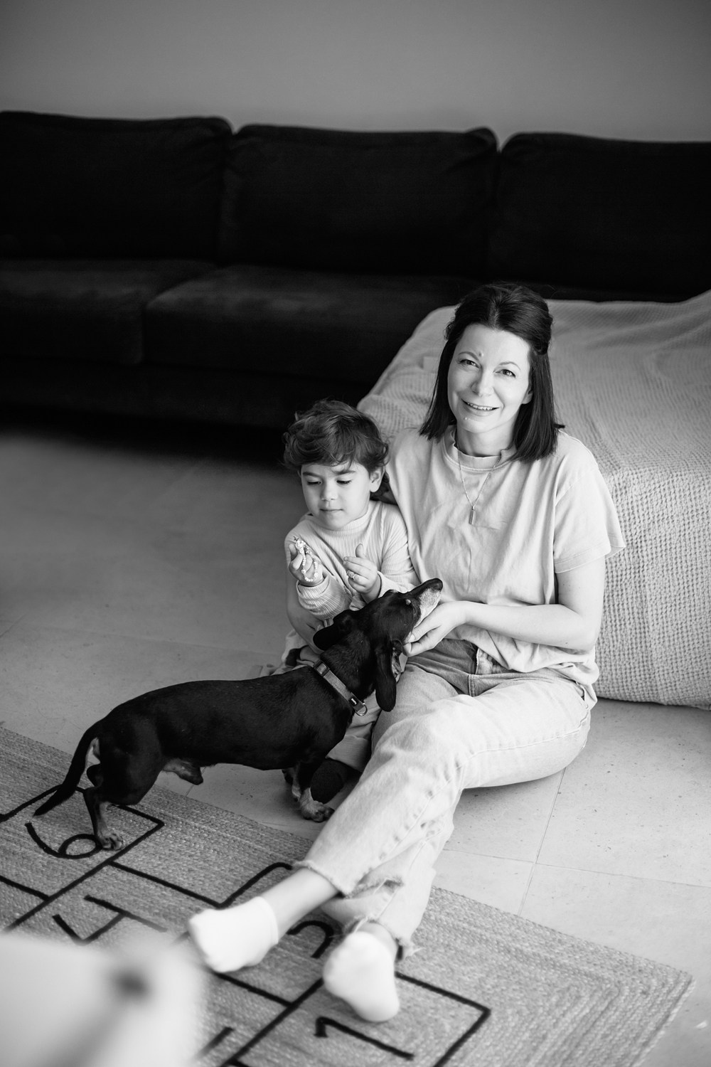Mom&daughter at home. Family photographer in Israel