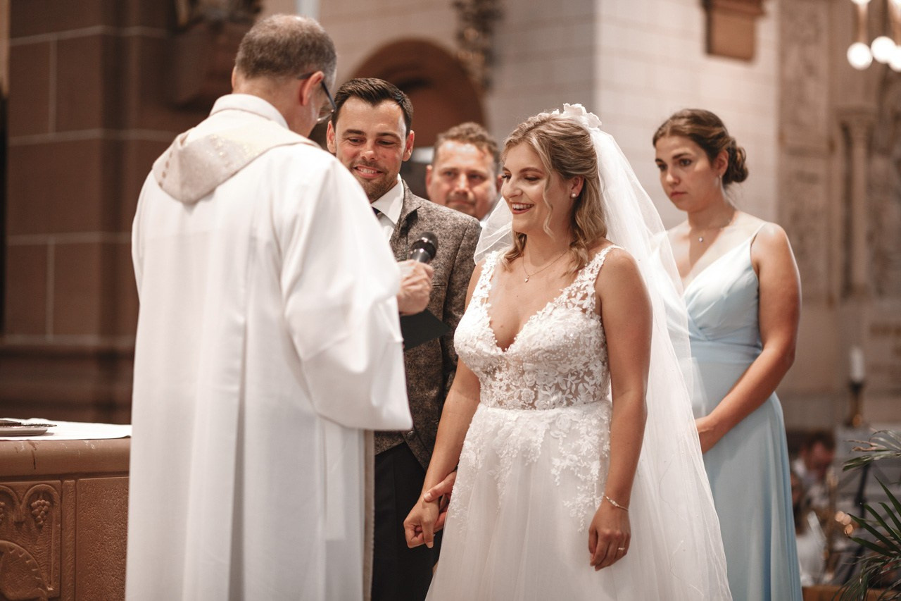 Kirchliche Hochzeit Rheinterrassen Karlsruhe – Noelia & Timo | Hochzeitsfotograf & Videograf