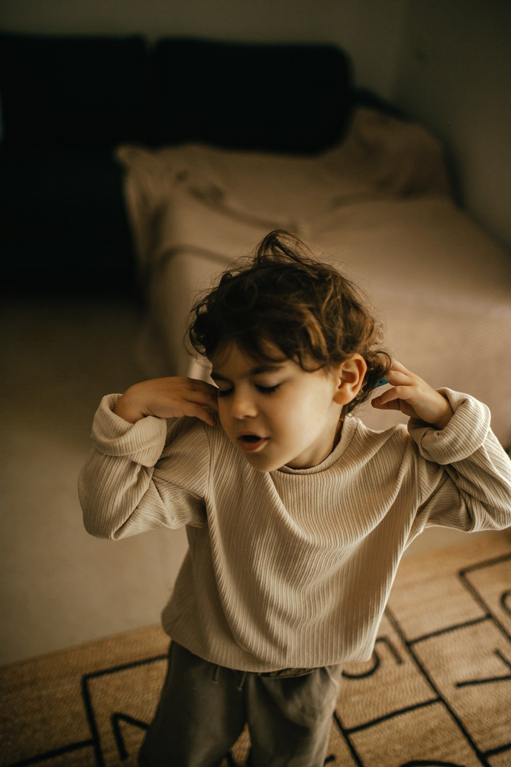 Mom&daughter at home. Family photographer in Israel