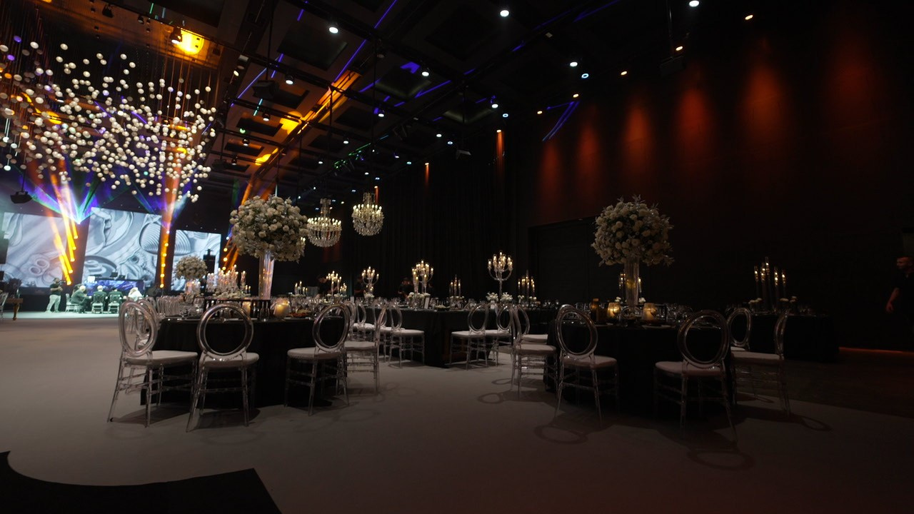 VIA / BASICO. Wedding and events photographers Studio Shalom