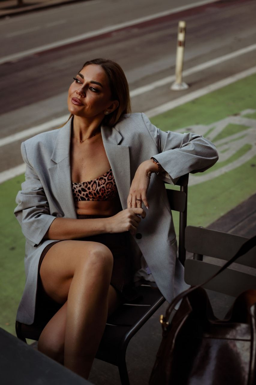 Street shoot with Yulia. VALERIIA VIUNOVA individual shooting\love story\event\brand