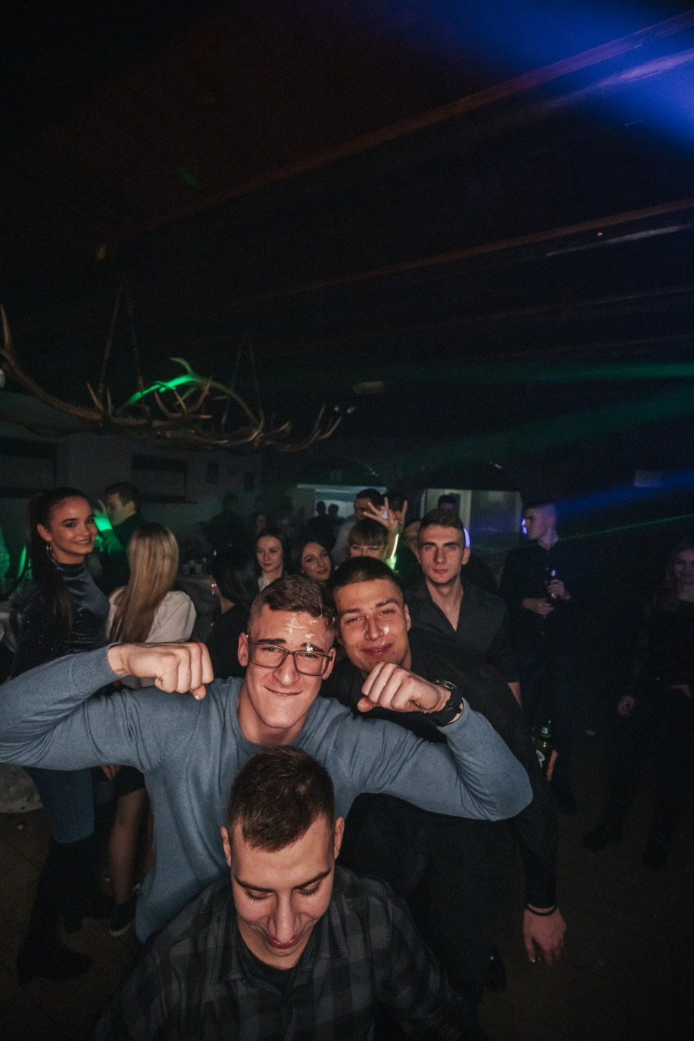 FOTOGRAFISANJE PUNOLETSTVA. Fotografi iz Backog Petrovca David i Andrea Stojanovic